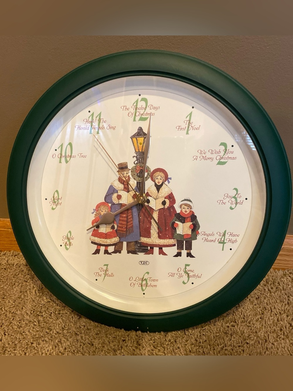 Christmas Musical Wall Clock Singing 12 Carols Holiday Vintage Tested Works 90s